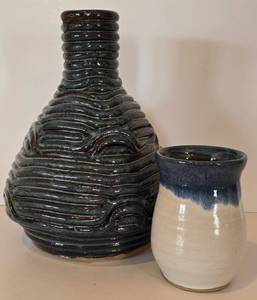 lot 113 image: Earthy Pottery Set