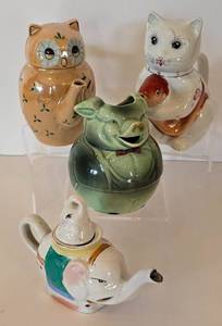 lot 119 image: Eclectic Vintage Miniature TeapotCreamer Selection