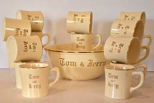 lot 120 image: Homer Laughlin Holiday Tom & Jerry Serving Set