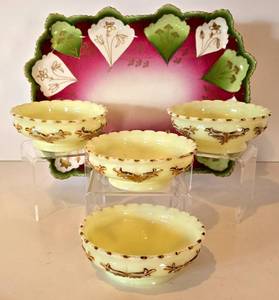 lot 121 image: Ruffle Edge Serving Tray Plus Set of Vintage Desert Bowls