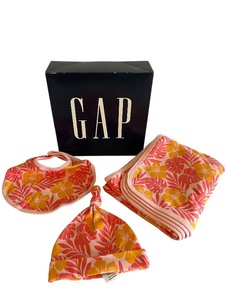lot 96 image: Pretty in Pink Baby GAP Hat, Bib and Blanket with Box