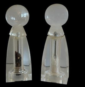 lot 70 image: Vintage Wayne Husted (Blenko) Designed Grainware Co. Lucite Salt and Pepper Grinders