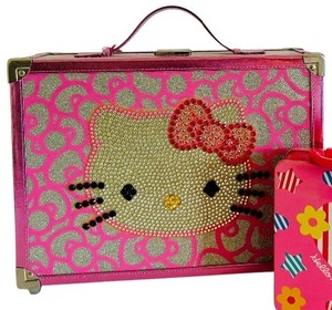 lot 233 image: Vintage Hello Kitty Hard Sided Beaded Box and Vintage Lunchbox