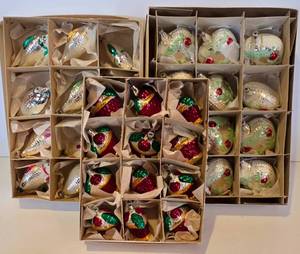 lot 130 image: Vintage Hand Blown Ornament Grouping