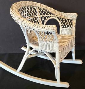 lot 265 image: Childs Wicker Rocking Chair
