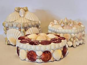 lot 291 image: Trio of Hand-Crafted Shell-Embellished Boxes