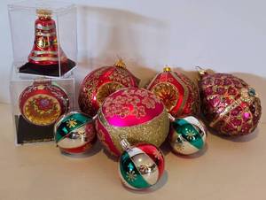lot 308 image: Richly Hued Glass Ornaments Including Polish Option