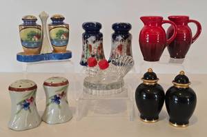 lot 316 image: Great Selection of Vintage Salt & Pepper Shaker Sets