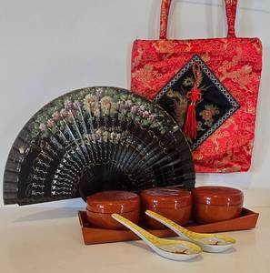 lot 319 image: Stunning Fan with Stand Plus Asian Inspired Options