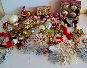 lot 383 image: Assortment of Vintage Ornaments including Shiny Brite