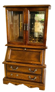 lot 379 image: Vintage Wood MELE New York Jewelry Box