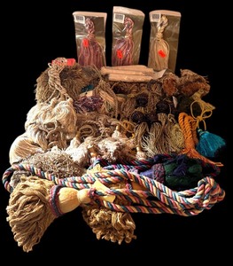 lot 407 image: Fabulous Variety of Decorative Tassels