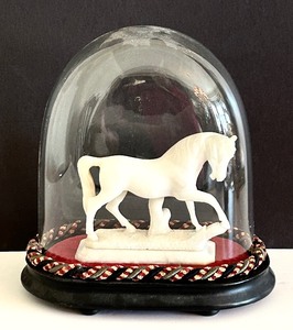 lot 368 image: Gorgeous Vintage White Carved Horse with Glass Dome