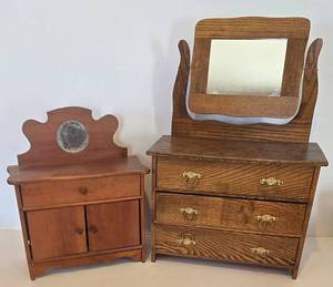 lot 339 image: Vintage Doll Furniture Duo