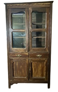 lot 435 image: Charming Vintage Display Cabinet  Hutch