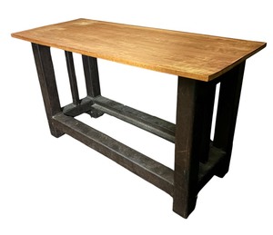 lot 439 image: Terrific Vintage Table