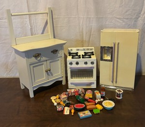 lot 448 image: Vintage Doll Furniture including Washstand, Oven, Refrigerator and Accessories