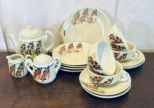 lot 453 image: Japanese Childrens Tea Set