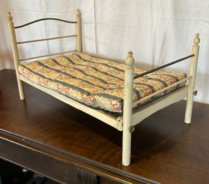 lot 478 image: Vintage Doll Bed
