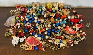 lot 484 image: Variety of Festive Ornaments