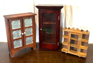 lot 486 image: Vintage Doll Furniture including a Pie Safe and Shelves