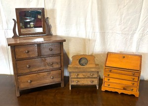 lot 491 image: Vintage Doll Dressers and Desk
