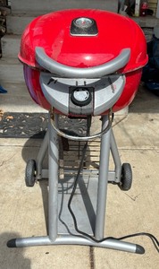 lot 505 image: Char-Broil Electric Grill