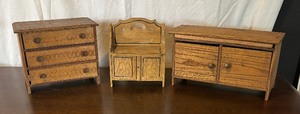 lot 512 image: Vintage Doll Furniture