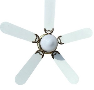 lot 526 image: Large Parlor Style Ceiling Fan with Lighth