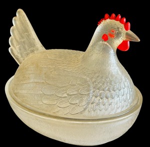 lot 521 image: Vintage Hen on Nest Glass Candy Dish
