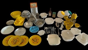 lot 467 image: Fun Vintage Doll Dishes