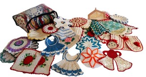 lot 461 image: Stunning Handmade Crocheted Pot Holders and More