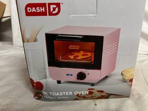 lot 11 image: Dash Mini Toaster Oven