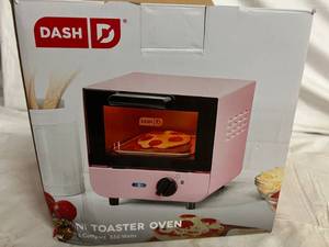 lot 12 image: Dash Mini Toaster Oven