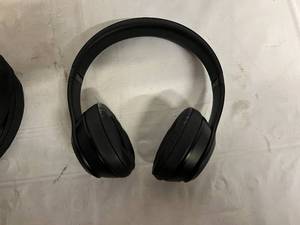 lot 103 image: Beats Solo 3 - Black