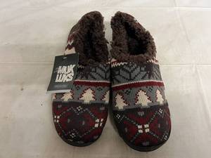 lot 136 image: Pair of Brown Muk Luks Slippers - Size Medium