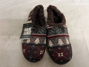 lot 137 image: Pair of Brown Muk Luks Slippers - Size Medium