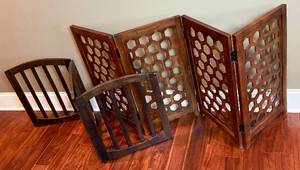 lot 36 image: Set of Wooden Foldable Pet Safety Gates