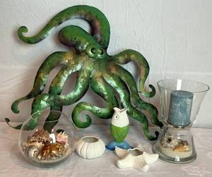 lot 38 image: Oceanic Theme Dcor Assortment