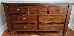 lot 25 image: Pottery Barn Ashby 7 Drawer Dresser