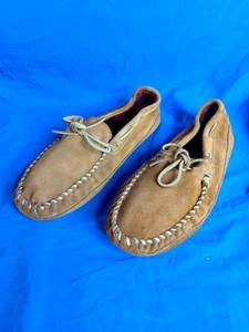 lot 237 image: Minnetonka Moccasins 773 Double Bottom Fleece Soft Sole Slipper - Size 12 - Light Brown