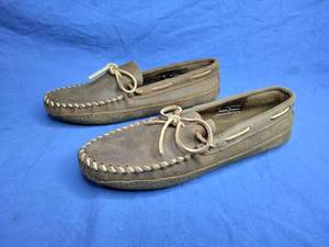 lot 246 image: Minnetonka Moccasins 723 Mens Double Bottom Softsole - 8.5 - Brown