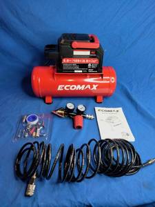 lot 206 image: Ecomax 2-Gallon Hotdog Air Compressor with 11 Accessories