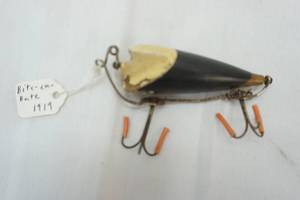 lot 58 image: Vintage Bite-Em-Bait Co. 1919 Fishing Lure