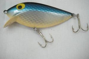 lot 66 image: Vintage Silver Shad Storm Original Thin Fin Fishing Lure