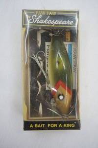 lot 69 image: Vintage Paw Paw by Shakespeare Little Lucky Dog