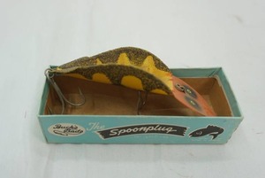 lot 76 image: Vintage Bucks Baits The Spoonplug in original packaging. 800 Series