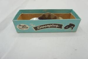 lot 77 image: Vintage Bucks Baits The Spoonplug in original packaging. 800 Series