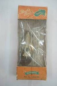 lot 84 image: Vintage Bucks Bait The Spoonplug Hickory N.C.