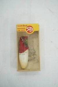 lot 98 image: Vintage South Bend Fishing Lure Midge-Oreno